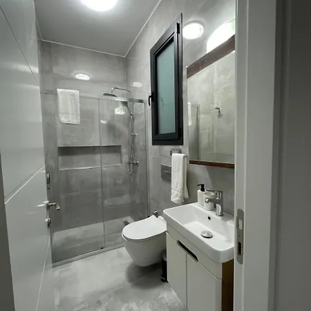 Apartman Modern Balcony Flat In Dereboyu - Walk Everywhere